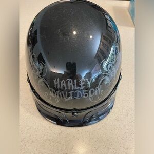 Harley-Davison Unisex Low Profile Half Helmet.  S(55-65cm) Shiny Black. 2 lbs.